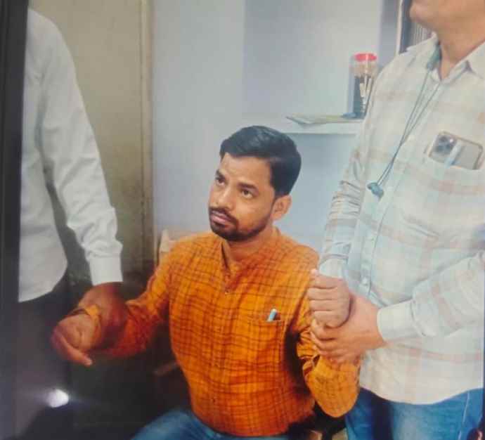 वीडियो न्यूज़ : श्रीमाधोपुर में JEN रिश्वत लेते रंगे हाथ गिरफ्तार : मीटर जारी करने की एवज में मांगे थे 2500 रुपए, आरोपी संदीप द्विवेदी को जयरामपुरा जीएसएससे पकड़ा