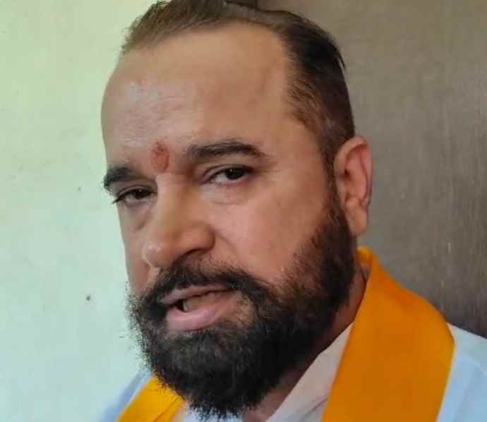 शिव सिंह बोले - मैं ऐसी धमकियों से डरने वाला नही हूं : नीमकाथाना में राष्ट्रीय करणी सेना अध्यक्ष को थाने में पुलिस अधिकारियों के सामने आई कॉल, बोला- तेरा टाइम आ गया है, तुझे जान से मारेंगे
