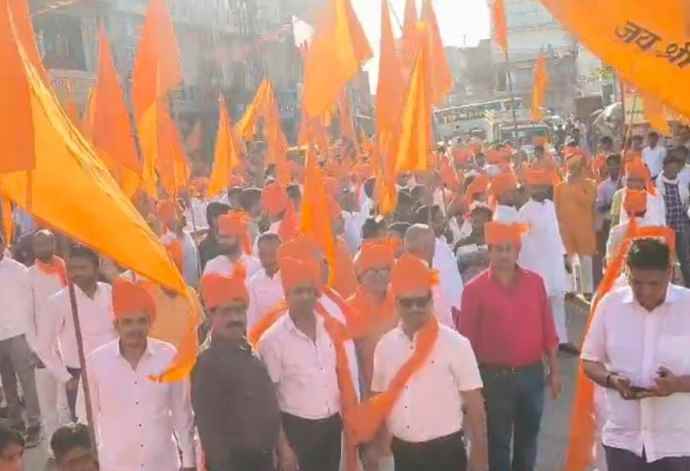 वीडियो न्यूज़ : नीमकाथाना में रामनवमी पर भगवा रैली : 9 मंदिरों से निकली शोभायात्राओ का  खेतड़ी मोड़ पर संगम, रैली में 10 डीजे , युवाओ ने दिखाए कतरब