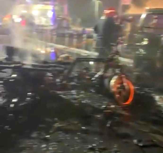 वीडियो लाइव : लाल किला मेट्रो स्टेशन के पास कार में धमाका : 8 की मौत, कई घायल, राष्ट्रपति ने संवेदना व्यक्त की , शाह ने अस्पताल में घायलों से की मुलाकात, घटनास्थल भी पहुंचे