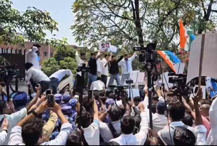 वीडियो न्यूज़ : NEET पेपर लीक मामले पर स्टूडेंट्स में आक्रोश : पेपर लीक मामले को लेकर NSUI का जोरदार प्रदर्शन, NTA को भंग करने की मांग की