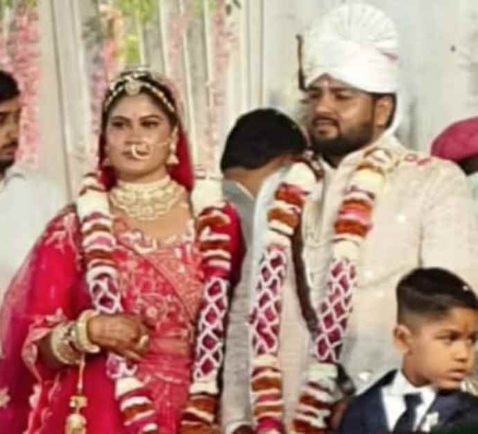 जाट समाज में दहेज मुक्त शादी कर पेश की मिसाल : गढ़भोपजी के भंवर पूनिया ने एक रुपये के साथ दहेज मुक्त का शादी का दिया सन्देश, मां बोली - शादी लेन-देन का माध्यम नहीं बनना चाहिए