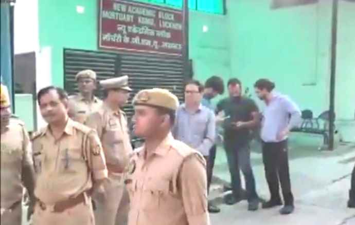 अखिलेश यादव के भाई प्रतीक का निधन : लखनऊ के अस्पताल में तोड़ा दम, प्रतीक यादव की पत्नी अपर्णा और सपा प्रमुख अखिलेश पोस्टमॉर्टम हाउस पहुंचे