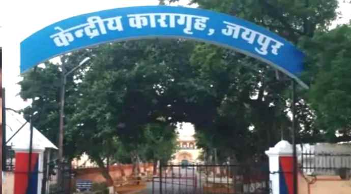 जेल में पूर्व विधायक के पास मिल मोबाइल : बहरोड के पूर्व विधायक बलजीत यादव MLA फंड घोटाले में जेल मे है बंद; कंबल में मिला मोबाइल
