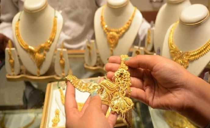 सोने-चांदी की कीमतों में गिरावट : सोना 2409 रुपए और चांदी 3967 रुपए हुई सस्ती; एक किलो चांदी 2.31 लाख में बिक रही