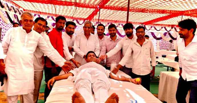 वीडियो न्यूज : नीमकाथाना में स्व संदीप यादव की पुण्यतिथि पर रक्तदान शिविर : रक्तदान शिविर में युवाओं ने बढ़ चढ़कर लिया हिस्सा, विधायक ने रक्तदाताओं का उत्साह बढ़ाया