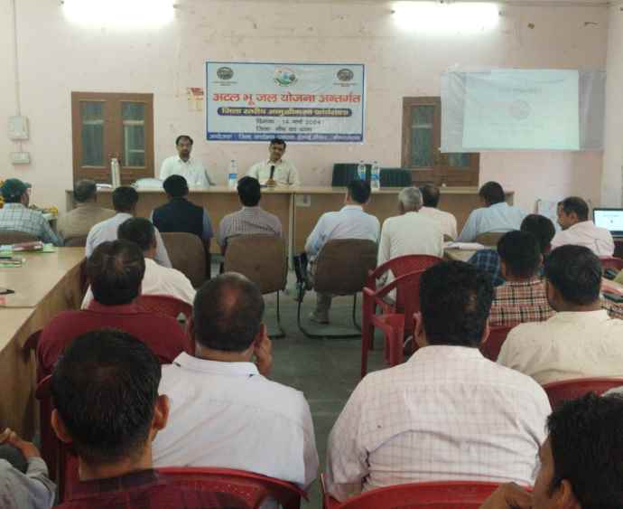 वीडियो न्यूज़ : जिले में भू जल स्तर में कैसे हो वृद्धि.? : अटल भूजल योजना के तहत नीमकाथाना में जिला स्तरीय कार्यशाला , स्थानीय जरूरत के आधार पर जल संरक्षण की कार्ययोजना तैयार करें:  कलक्टर