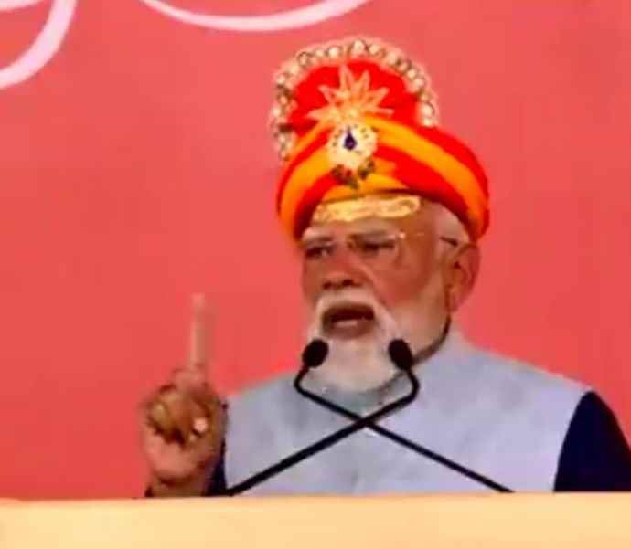 पीएम मोदी बोले - सोमनाथ का इतिहास विजय और पुनर्निमाण का है : पीएम मोदी ने चेंदा वाद्य यंत्र बजाया, कहा - ऐसी ताकतों से सावधान रहना है, जो हमें बांटनें की कोशिशों में लगी हुई हैं