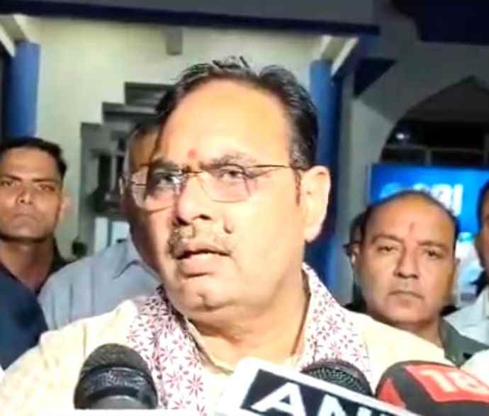 वीडियो लाइव : सीएम बोले - कांग्रेस का काम बखेड़ा करना : राजस्थान में अतिवृष्टि से प्रभावित किसानों को मिलेगा मुआवजा, पेपर लीक पर बोले - किसी कीमत पर किसी को बख्शने वाले नहीं