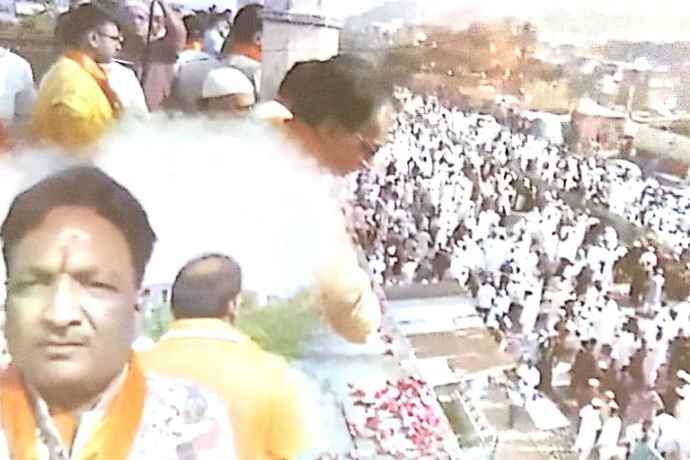 वीडियो न्यूज़ : आज  ईद-उल-फितर का त्योहार : जयपुर में हिंदुओं ने नमाजियों पर फूल बरसाए, कहा - राम के बिना रमजान नहीं होता और ईद के बिना दिवाली न होती