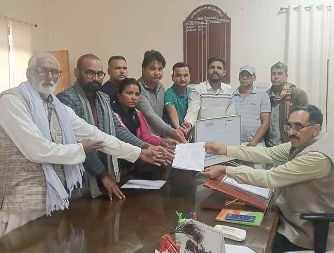 वीडियो न्यूज़ : नीमकाथाना में अग्रसेन महाराज की मूर्ति का मामला : लोगों ने अतिरिक्त जिला कलेक्टर को सौंपा ज्ञापन, सुप्रीम कोर्ट के आदेशों की अवहेलना का लगाया आरोप