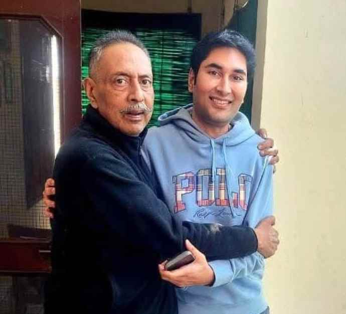 5 साल बाद पिता और बेटे एक साथ : विश्वेन्द्र सिंह ने शेयर की बेटे के साथ फोटो, बेटे ने लिखा - मुझे कॉफी पीने का शौक, पिताजी ने नई कॉफी मशीन खरीदी, मैं पीने चला गया