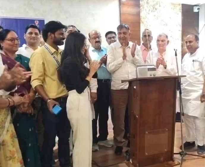 वीडियो न्यूज़ : नीमकाथाना FM धड़क की लॉन्चिंग  : 88.4 FM धड़क नीमकाथाना का पहला FM रेडियो , सैनिक कल्याण सलाहकार समिति अध्यक्ष बाजोर ने ये कहा