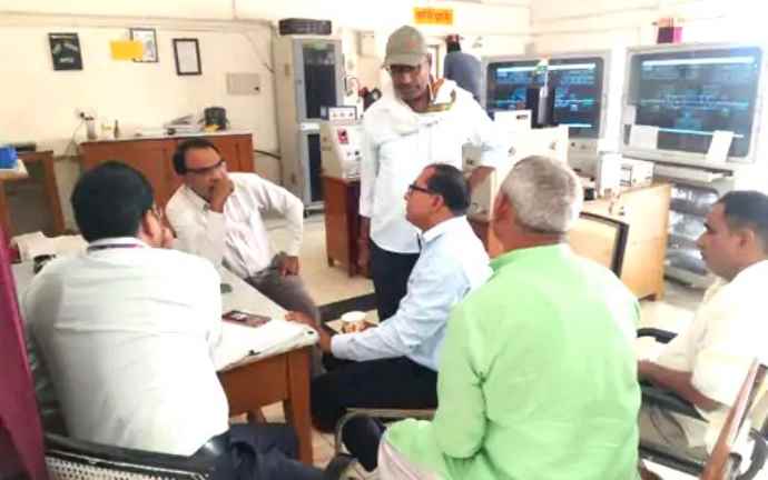 वीडियो न्यूज़ : रेलवे सलाहकार समिति की बैठक : नीमकाथाना के मावंडा रेलवे स्टेशन पर एक्सप्रेस ट्रेनों के ठहराव सहित मूलभूत यात्री सुविधाओं में विस्तार की मांग