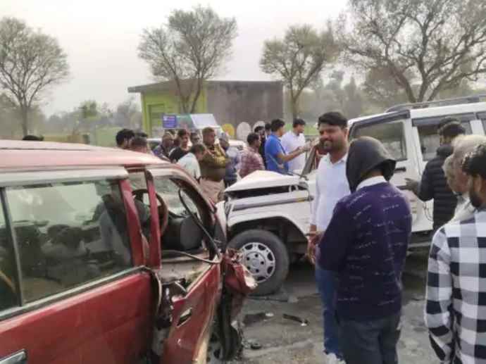 उदयपुरवाटी में बोलेरो और टवेरो की टक्कर: हादसे में पांच घायल, चार सीकर रेफर, जयपुर स्टेट हाइवे पर बागौरा स्टैंड के पास हुआ हादसा