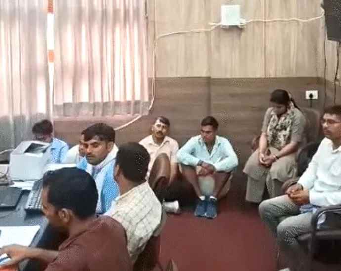 ACB की बड़ी कार्रवाई, AEN समेत 5 गिरफ्तार : धौलपुर नगर परिषद् में 3.10 लाख रुपए की रिश्वत मामले में हुई कार्रवाई, ठेकेदार से मांगी थी रिश्वत