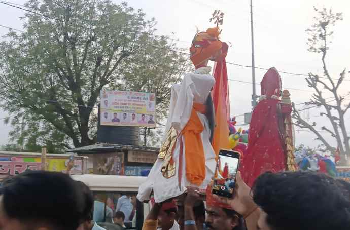 वीडियो न्यूज़ : नीमकाथाना के सिरोही में निकली गणगौर की शाही सवारी : मेले में उमड़ा जनसैलाब, महिलाओं - युवतियों की पूजा अर्चना, कल होगा कुश्ती दंगल का आयोजन