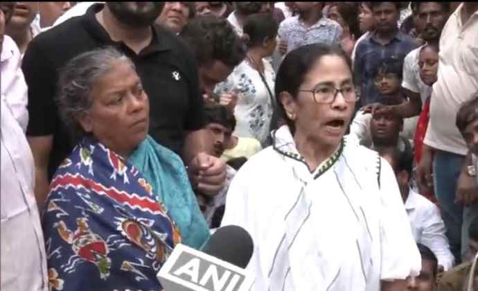 ममता बनर्जी बोली - यहां तांडव हो रहा : प्रदेश सरकार को कानून व्यवस्था को लेकर घेरा, कहा - कानून-व्यवस्था पूरी तरह चरमरा गई