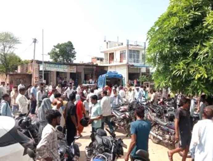 मिड डे मील खाने से बच्चों की बिगड़ी तबीयत : 100 बच्चो की बिगड़ी तबियत, 16 की हालत गंभीर, मचा हड़कंप, ग्रामीणों में आक्रोश व्याप्त