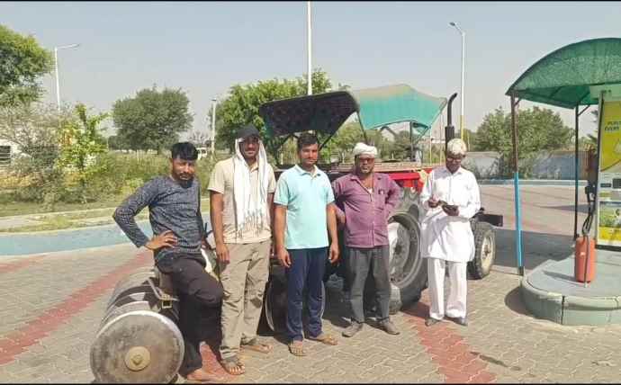 खंडेला में पेट्रोल पंप पर लगी लिमिट : डीजल 500 रुपए और पेट्रोल 100 रुपए से अधिक नही मिल रहा, किसानों में सरकार के प्रति गहरा आक्रोश