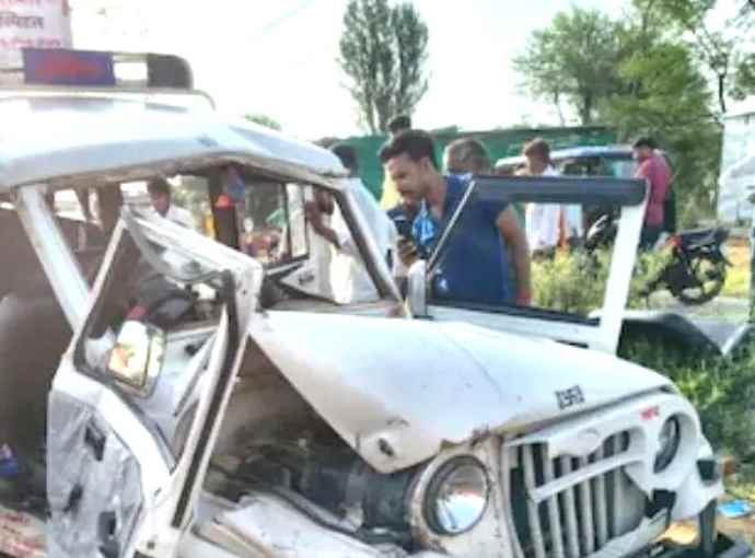 खाटूश्यामजी में भीषण सड़क हादसा : कैंपर और सवारी गाड़ी के बीच आमने-सामने की भीषण भिड़ंत, हादसे में 23 लोग घायल, 7 की हालत नाजुक
