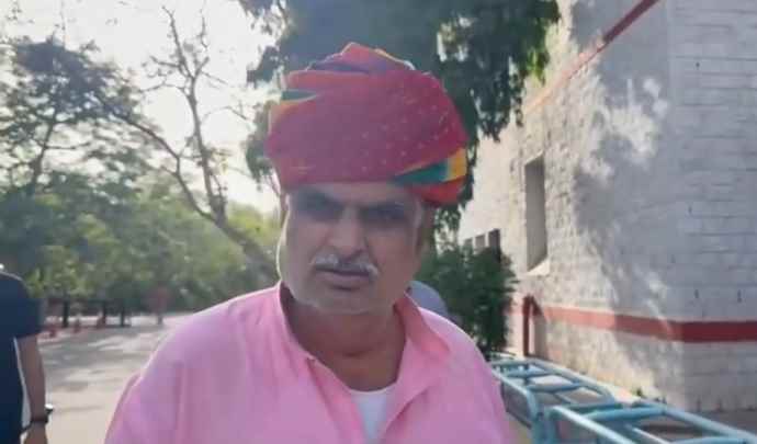 वीडियो न्यूज़ : UDH मंत्री का निकाय - पंचायत चुनाव पर बड़ा बयान : राजस्थान हाईकोर्ट के फैसले के बाद स्वायत्त शासन मंत्री खर्रा का बड़ा बयान, बोले - सरकार चुनाव कराने के लिए पूरी तरह से तैयार