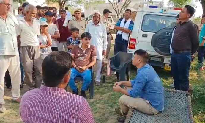 वीडियो न्यूज : नीमकाथाना में 16वें दिन भी मासूम का सुराग नहीं : निमोद पहुंचे IG राहुल प्रकाश, भावेश के परिवार से की मुलाकात, कहा - हर एंगल से कर रहे जांच