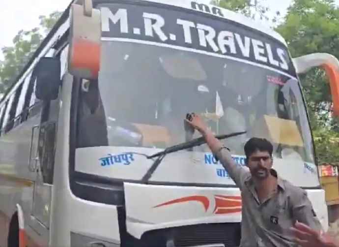 एमआर ट्रेवल्स की बस का कंडक्टर गिरफ्तार : बाड़मेर में चलती बस में युवती के साथ छेड़छाड़, उतरने के बाद भी किया पीछा, केस दर्ज