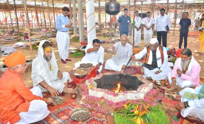 वीडियो न्यूज : राज्यपाल ने झड़ाया बालाजी धाम में की पूजा अर्चना : 108 कुंडीय महायज्ञ में दी आहुति, कहा - धर्म- संस्कार, हमारी पहचान, यातायात रहा डायवर्ट