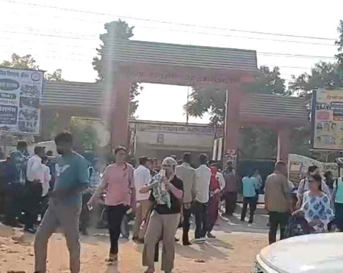 वीडियो न्यूज़ : सीकर में ग्राम विकास अधिकारी परीक्षा ख़त्म : सीकर में 79.68  प्रतिशत रही उपस्थिति, बस डीपो पर बसों के लिए इंतजार में घंटों से खड़े अभ्यर्थी