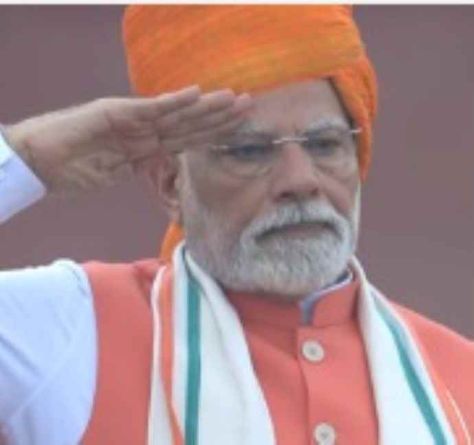 पीएम मोदी ने लाल किले पर फहराया तिरंगा : पीएम मोदी ने स्वतंत्रता दिवस पर लाल किले से किए 2 बड़े ऐलान,  दीवाली पर GST रिफॉर्म से जनता का टैक्स घटेगा