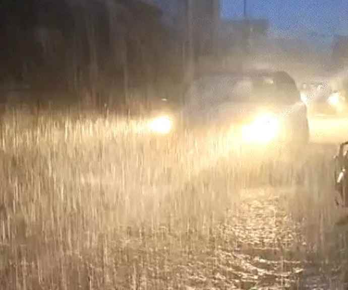 जयपुर में एक घंटे तक भारी बारिश : पानी में गाड़ियां हो गई बंद, शहर में जगह-जगह लगा जाम, रास्ते में फंसे लोग, और बारिश होने की संभावना
