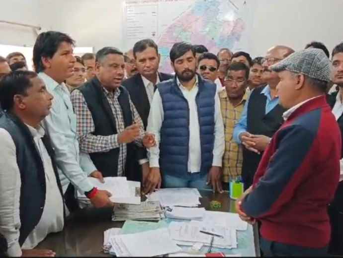 वीडियो न्यूज़ : नीमकाथाना में युवा शक्ति का प्रदर्शन : युवा शक्ति संगठन ने प्रशासन को दिया दो दिन का अल्टीमेटम, सीएम से मुलाकात का मिला था आश्वसन