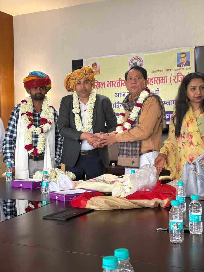 वीडियो न्यूज़ : नीमकाथाना के दीपेंद्र लुणिवाल बने प्रदेश महासचिव : अखिल भारतीय बलाई महासभा में  नियुक्ति, बोले - समाज को संगठित करने और समाज उत्थान के लिए करेंगे कार्य