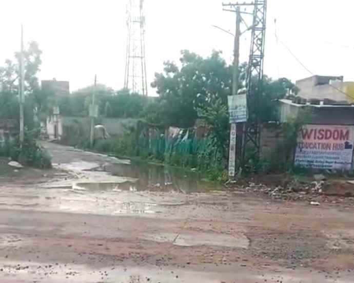 वीडियो न्यूज़ : नीमकाथाना में 1 इंज बरसा पानी : बारिश होने लोगो को गर्मी से मिली राहत, सीकर जिले में आज भी बारिश का अलर्ट