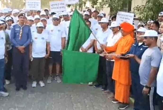 सीकर में रन फॉर एनवायरनमेंट का आयोजन : दौड़ में  पूर्व सांसद - कलेक्टर और एसपी भी दौड़े, पूर्व सांसद सरस्वती बोले - लोगों को जागरूक करें