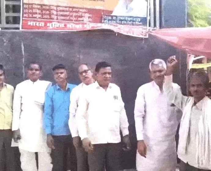 बहुजन संगठनों ने रैली निकालकर किया प्रदर्शन : राष्ट्र्पति के नाम जिला कलेक्टर को सौंपा ज्ञापन, ओबीसी समेत सभी जाति समूहों की जातिगत जनगणना की मांग