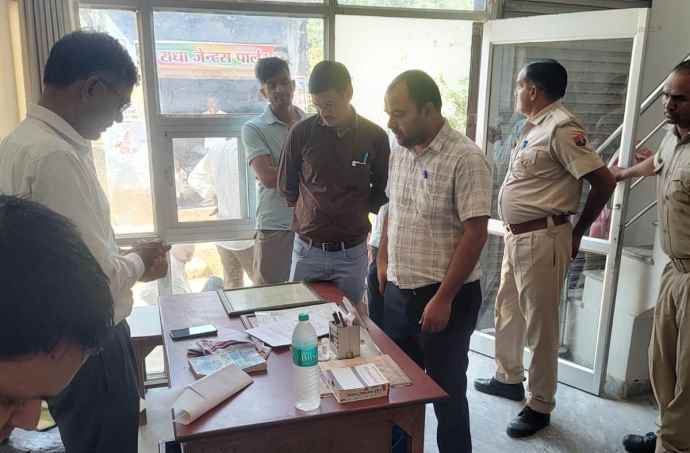 मरीजों का इलाज करते मिला कथित झोलाछाप : चिकित्सा विभाग की टीम ने जुटाए दस्तावेज, नीमकाथाना के धांधेला का मामला