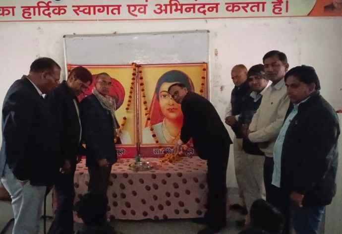 सावित्रीबाई फुले की 195वीं जयंती मनाई : महात्मा ज्योतिबा फुले आवासीय शिक्षण संस्थान नीमकाथाना में आयोजन, राष्ट्रीय शिक्षिका का सम्मान दिए जाने की मांग