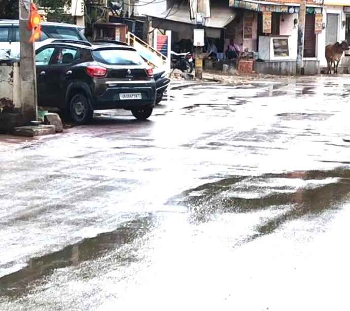 झुंझुनू में मौसम ने ली करवट : तेज हवाओं के साथ चला हल्की बरसात का दौर, आसमान में बादलों की आवाजाही रही जारी