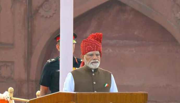 पीएम मोदी ने लाल किले पर राष्ट्रीय ध्वज फहराया : पीएम मोदी बोले - नक्सलवाद - माओवाद ने लाखों युवाओं के भविष्य को तबाह किया, देश को नक्सलवाद से मुक्त करेंगे