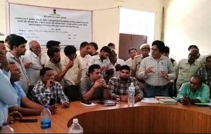 वीडियो न्यूज़ : एक्सप्रेस-वे के तहत भूमि अधिग्रहण को लेकर नीमकाथाना में जनसुनवाई : किसानों ने कोटपूतली-किशनगढ़ ग्रीन फील्ड एक्सप्रेस-वे परियोजना को निरस्त करने की मांग की, सरकार को दी चेतावनी