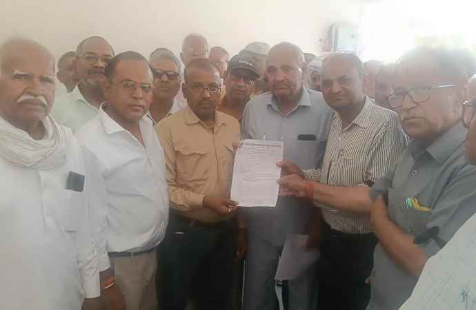 वीडियो न्यूज़ : नीमकाथाना में पेंशनर्स समाज में भारी आक्रोश : रैली निकालकर प्रधानमंत्री मोदी के नाम उपखंड अधिकारी को सौंपा ज्ञापन, दी आंदोलन की चेतावनी