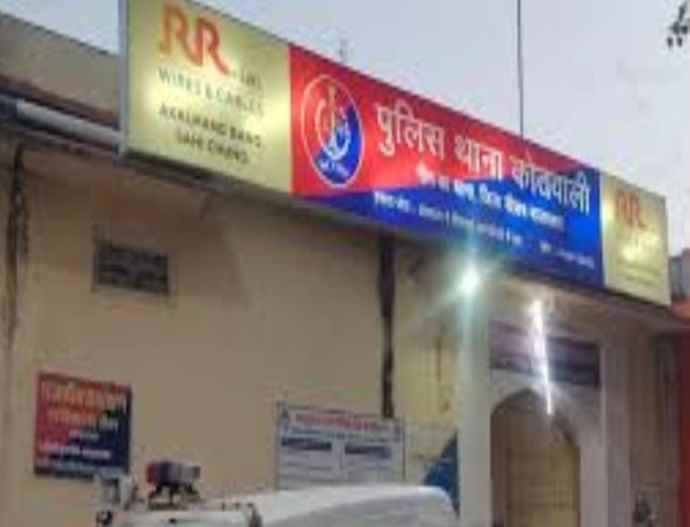 फर्जी वेबसाइट से ठगी करने वाला गिरफ्तार : नीमकाथाना कोतवाली पुलिस ने एक आरोपी को किया गिरफ्तार, सोशल मिडिया जरिए विज्ञापन देकर लोगों को फंसाता था अपने जाल में