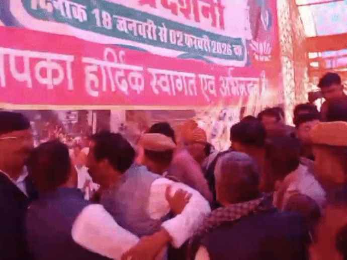 : निर्दलीय विधायक ऋतु और बीजेपी पूर्व विधायक में विवाद : पुलिस को बीच-बचाव करना पड़ा, भाषण को लेकर दोनों के बीच हुई कहासुनी