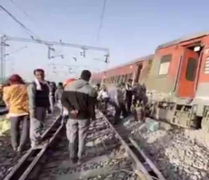 वीडियो न्यूज़ : साबरमती आगरा कैंट सुपरफास्ट ट्रेन के 4 डिब्बे पटरी से उतरे : अजमेर मंडल से गुजरने वाली अबेक ट्रेनें कैंसिल, कई ट्रेनों का रूट डायवर्ट, हादसे में कोई जान-माल का नुकसान नहीं