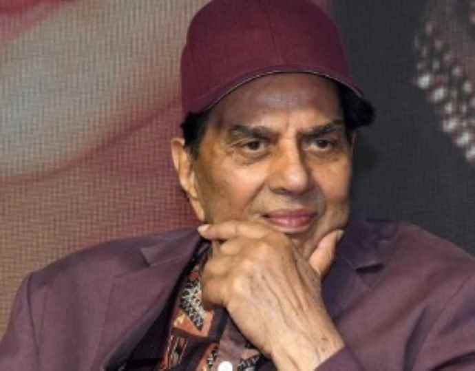 एक्टर धर्मेंद्र का 89 साल की उम्र में निधन :  अंतिम विदाई देने विले पार्ले श्मशान घाट पहुंचे सितारे, कारण जौहर ने लिखा -यह एक युग का अंत