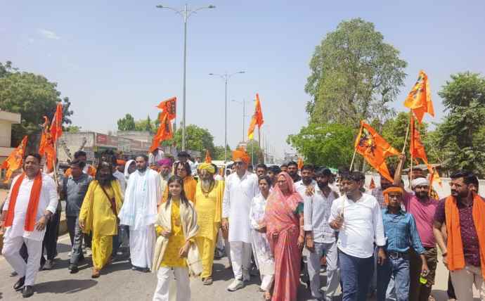 वीडियो न्यूज़ : नीमकाथाना में गौ माता को राष्ट्रीय माता के दर्जे की मांग :  रैली निकालकर राष्ट्रपति, प्रधानमंत्री, राज्यपाल और मुख्यमंत्री के नाम सौंपा ज्ञापन, नन्हीं गौ भक्त बोली - जब धारा 370 हट सकती तो.!