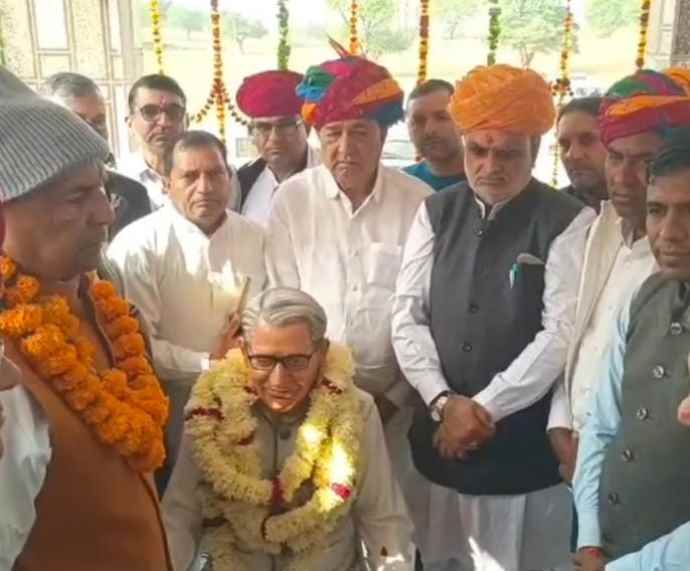 वीडियो न्यूज़ : स्व. जगदीश प्रसाद सोलेत की प्रतिमा अनावरण : वक्ताओ ने सोलेत के योगदान को किया याद, UDH मंत्री ने सामाजिक मूल्यों के गिरते स्तर पर जताई चिंता