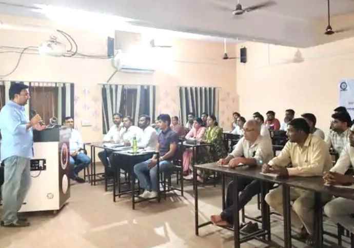 खेतड़ी में जनगणना को लेकर बैठक आयोजित : सुपरवाइजरों और प्रगणकों के लिए प्रशिक्षण कार्यक्रम आयोजित, 51 प्रगणकों को 13 बैचों में मिलेगा प्रशिक्षण, 12 मई तक चलेगा कार्यक्रम